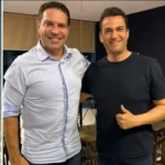 Homem sendo preso por agentes do ICE, prisão de Alexandre Ramagem nos EUA