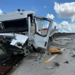 Acidente de caminhão em Campinas, SP, com equipes de emergência