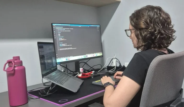 Mulher em home office, Piracicaba, trabalho remoto, produtividade feminina