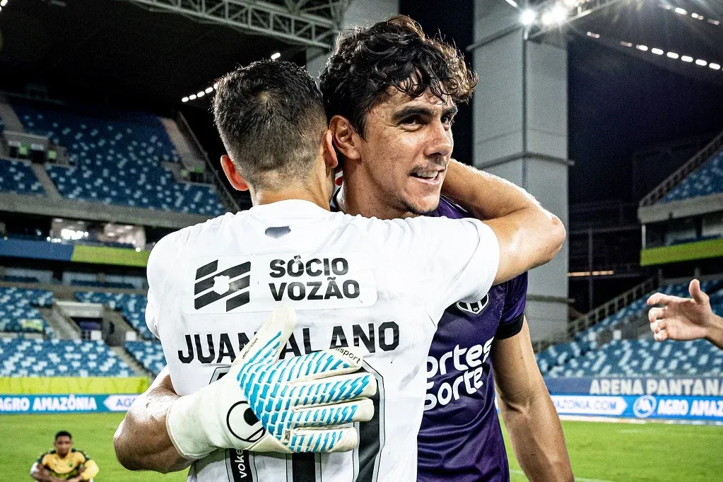 Richard Ceará defendendo pênalti pelo Ceará