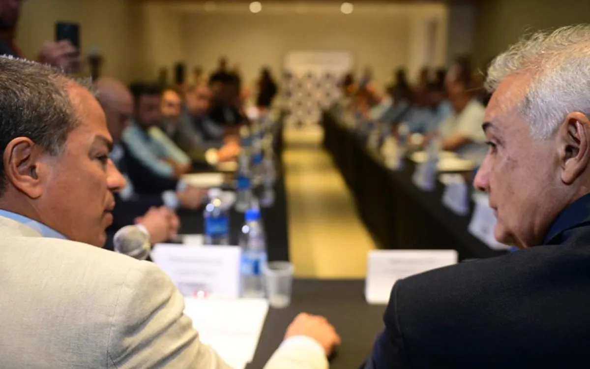 Líder municipal de Rio das Ostras em debate sobre a partilha de royalties de petróleo.