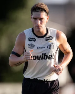 Rollheiser no Santos: Meia Argentino Luta por Mais Espaço com Cuca