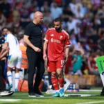 Salah com lesão na coxa, sendo substituído, adeus Liverpool
