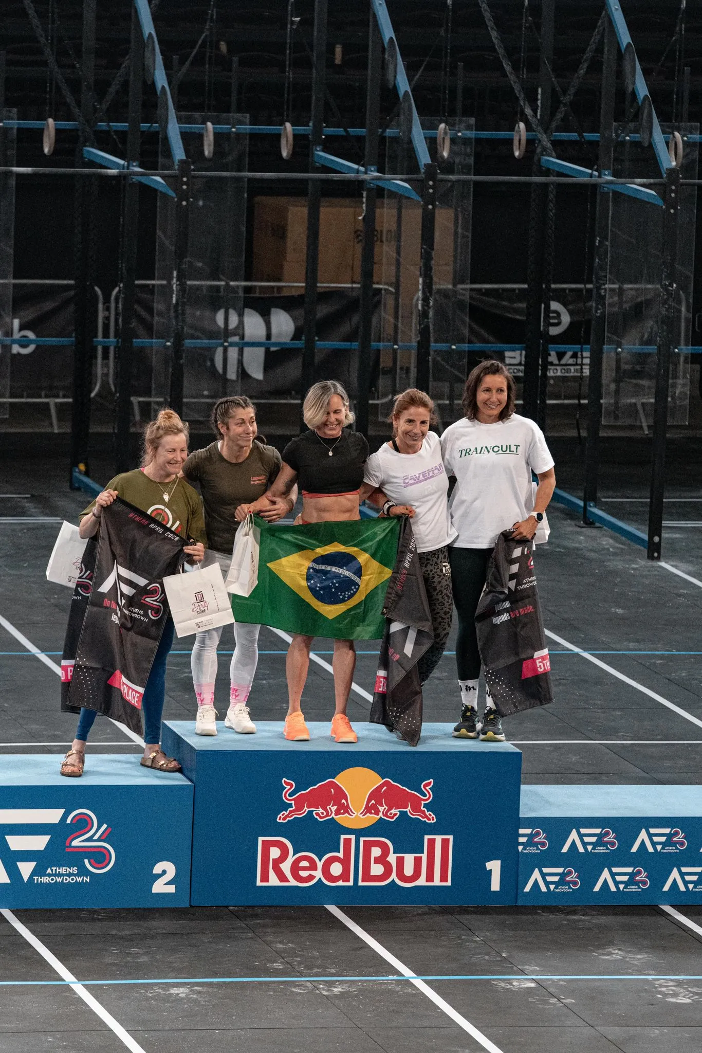 Atleta Luciane Macias comemora classificação para o Mundial de Crossfit