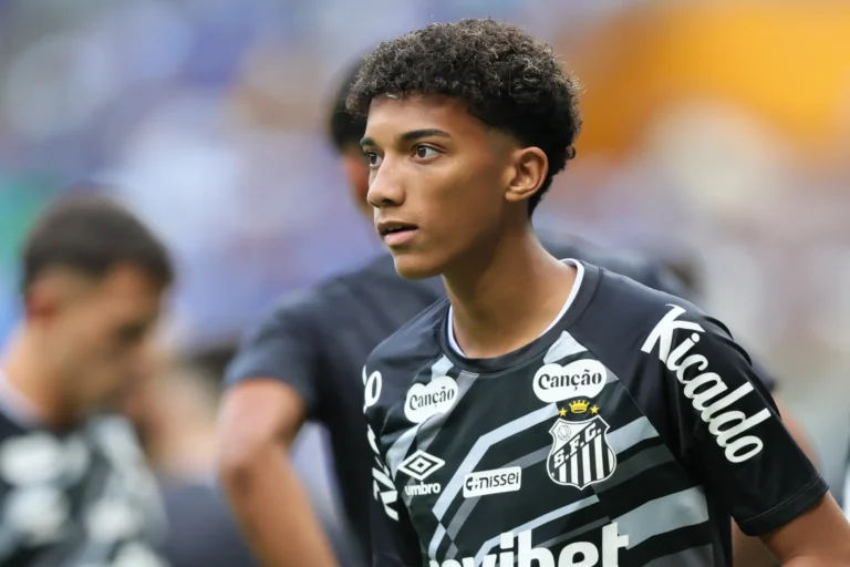 Robinho Jr. renova contrato com Santos até 2031, jogador de futebol jovem, Santos FC
