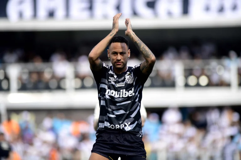 Neymar jogando pelo Santos