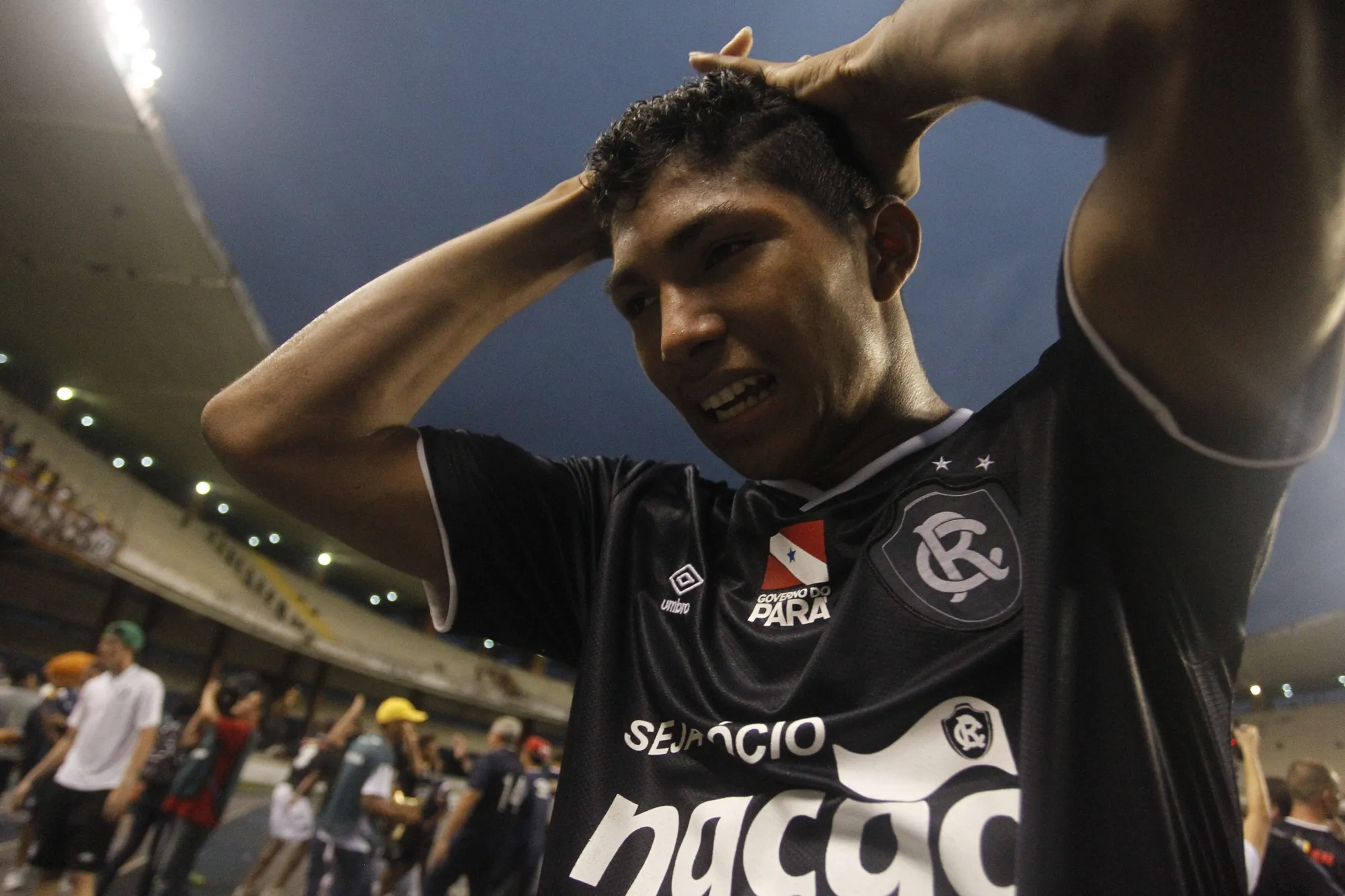 Rony, jogador do Santos, em jogo contra o Remo, seu antigo clube