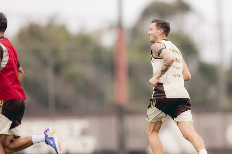 Jogadores do Flamengo em treino, Saúl e Cebolinha de volta, Alex Sandro se recuperando