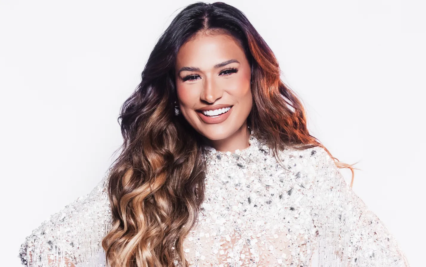 Simone Mendes cantando com Chitãozinho Xororó Daniel Leonardo Zeze Di Camargo Bruno Marrone palco show Minhas Memórias