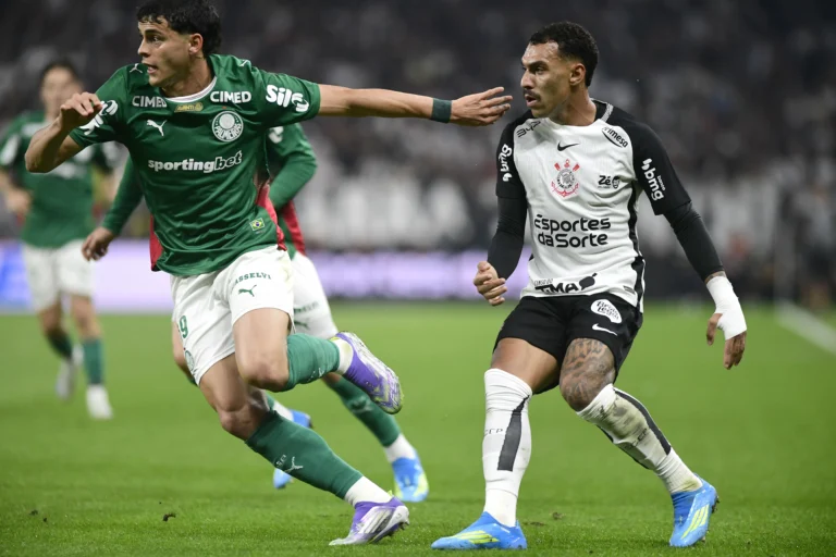 Sosa, jogador do Palmeiras, em campo após empate no clássico contra o Corinthians