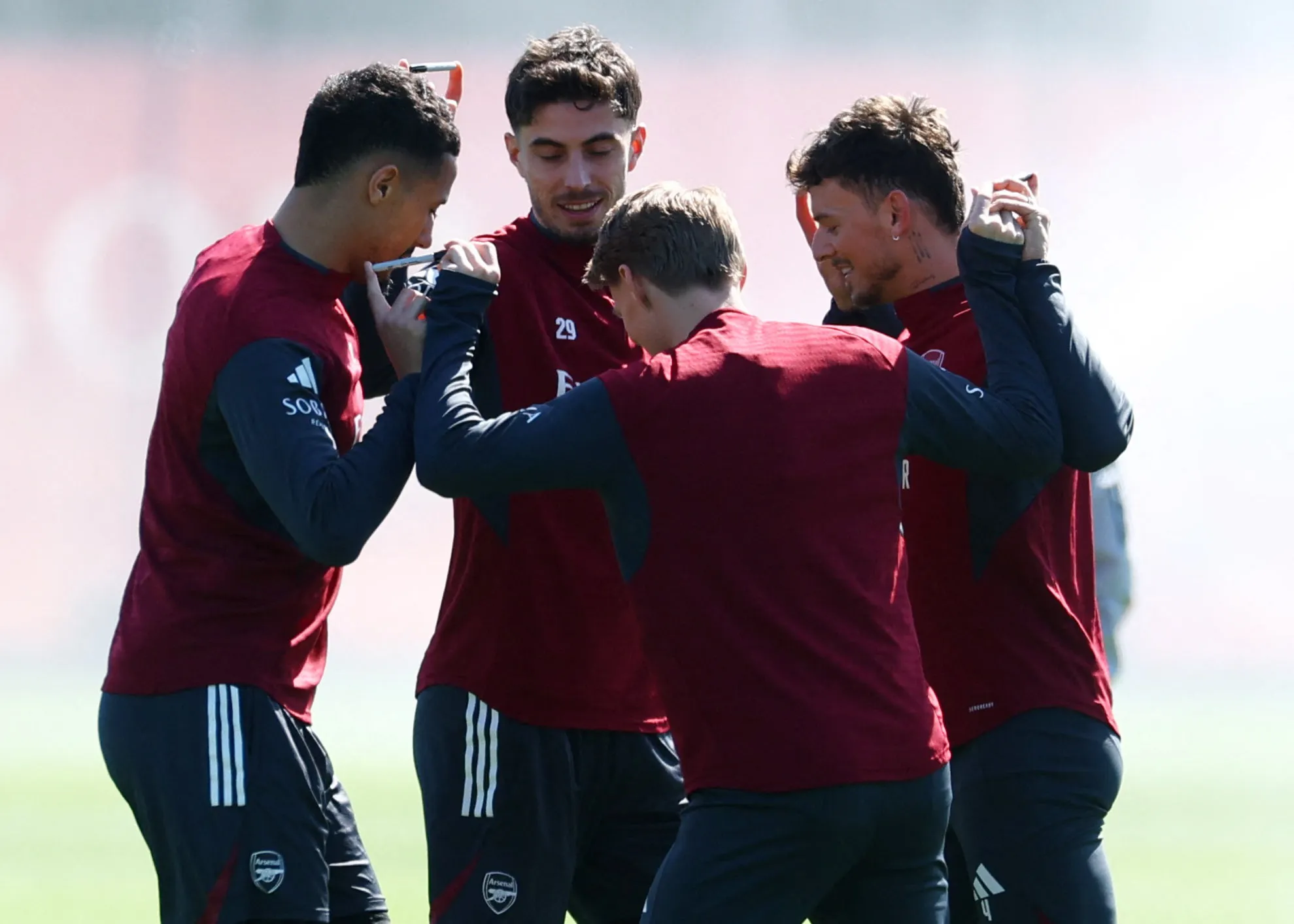 Partida de futebol entre Sporting e Arsenal na Liga dos Campeões