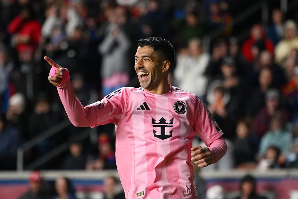 Luis Suárez em comemoração de gol com a camisa do Inter Miami.