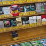 Homem vendendo Tadalafila ilegalmente na Lapa, Rio de Janeiro