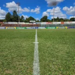 Jogadores de Taquaritinga e Penapolense em campo durante partida da Série A4