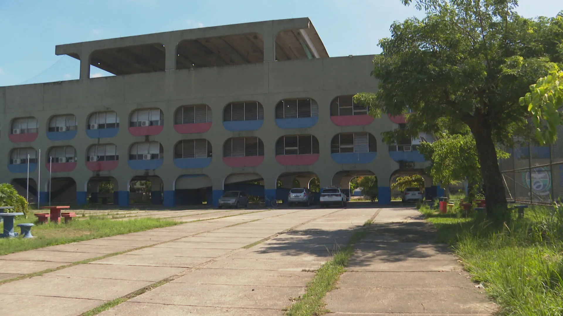 Obras paradas em escola do RJ devido a irregularidades em contratos do TCE