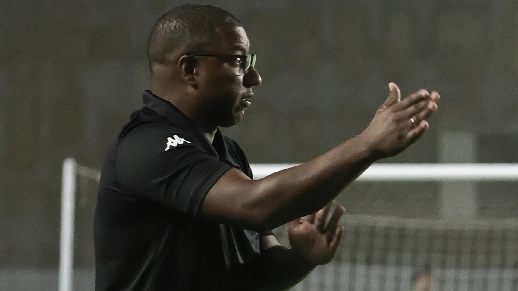 Rodrigo César, técnico do Rio Branco-ES, no estádio