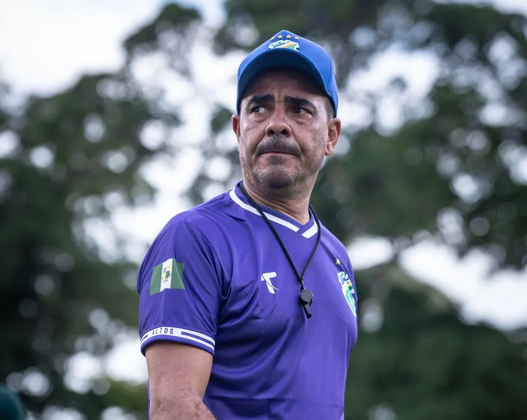 Técnico Evandro Guimarães se despede do Altos após jogo