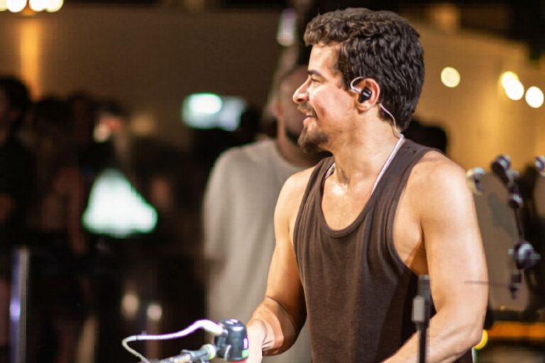 Thiago Martins, ator, cantor, Quintal do TG, Avenida Brasil, música, TV Globo.