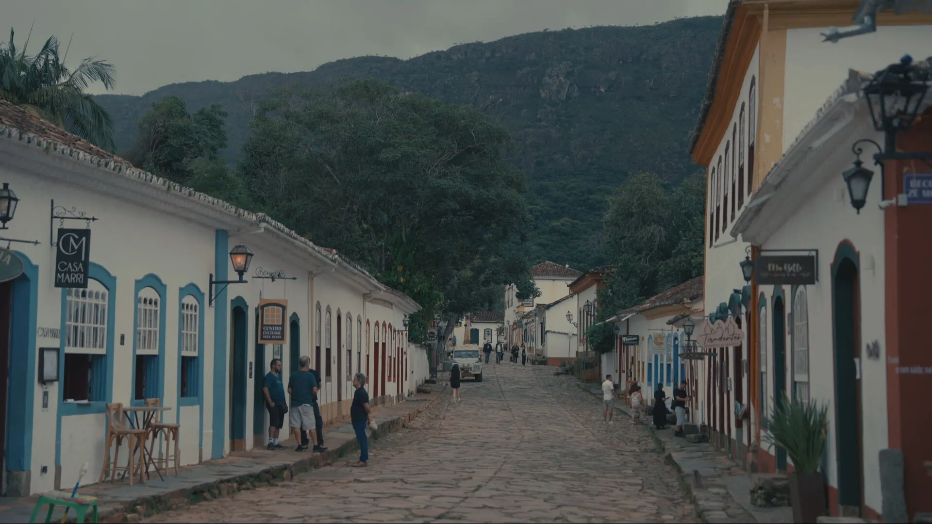 Tiradentes, Minas Gerais, festivais culturais, cidade histórica, arquitetura colonial, Serra de São José