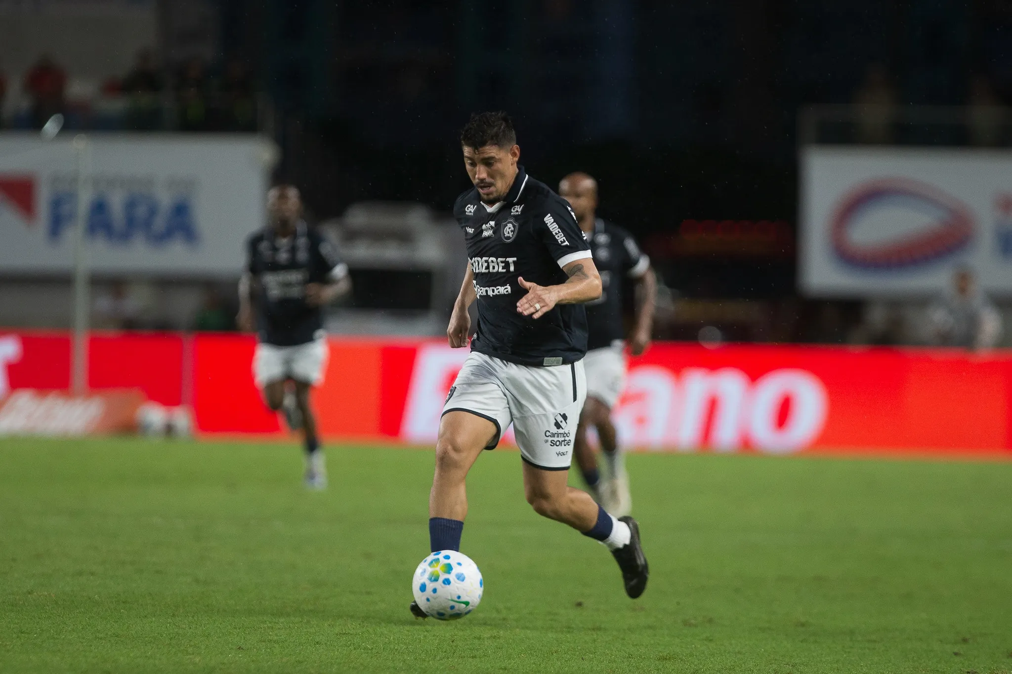 Mayk, jogador do Remo, comemora vitória na Copa do Brasil contra o Bahia