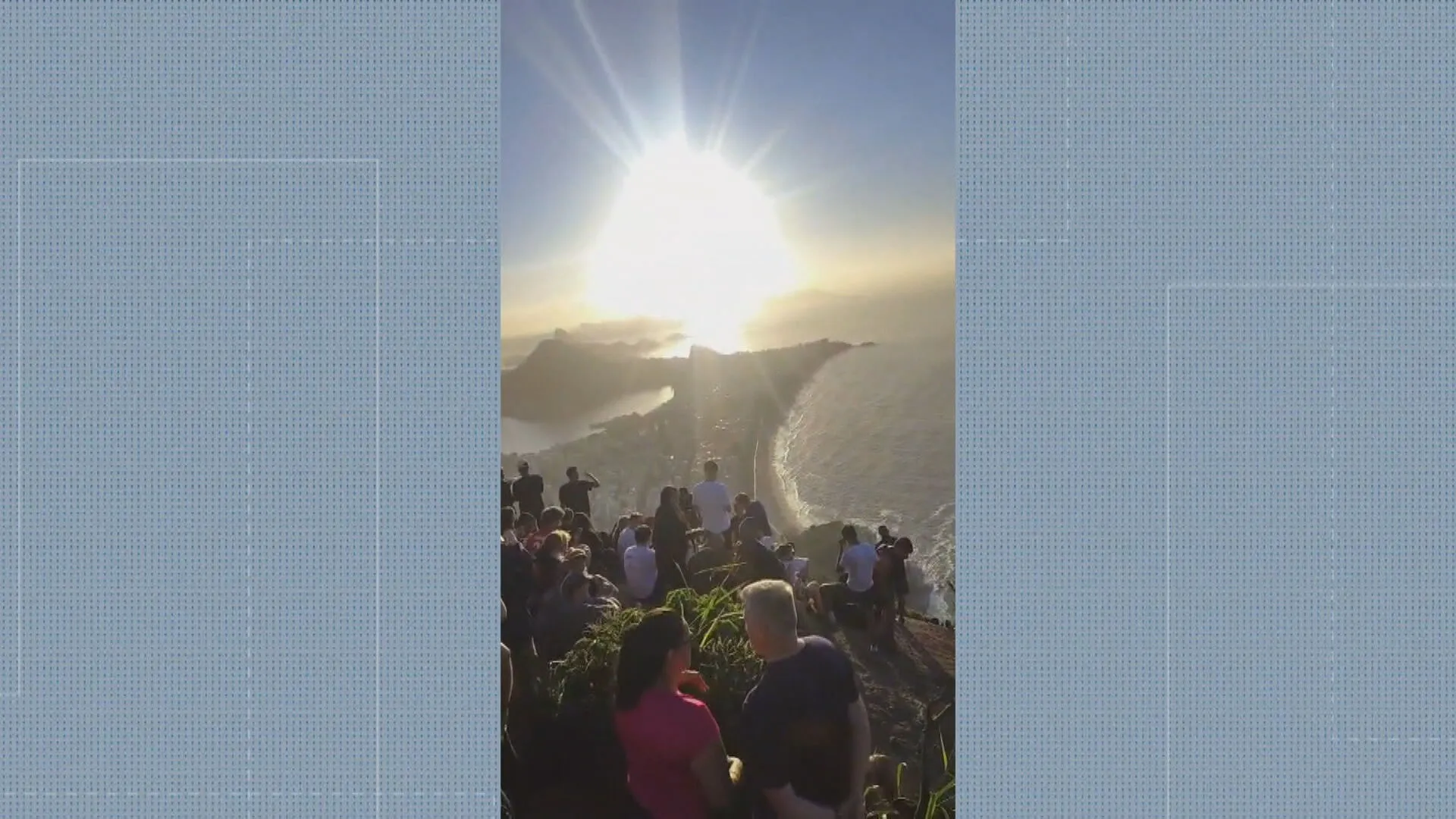 Turistas e guias no Morro Dois Irmãos, Vidigal, Rio de Janeiro