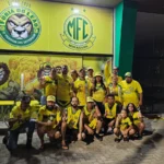 Fãs do Mirassol assistindo jogo da Libertadores em Mirassol, SP