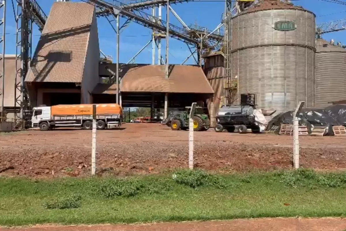 Silo de soja, acidente de trabalho, segurança rural, capacete de segurança