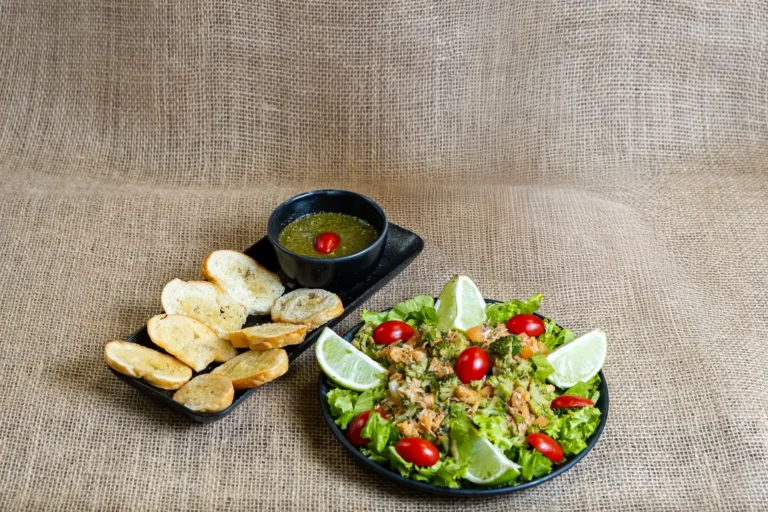 Pessoas em bar de Salvador durante o Comida di Buteco 2016