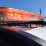 Polícia e perícia em cena de crime noturna na Grande BH