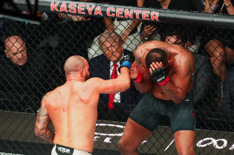 Trump assiste UFC, negociações Irã e EUA falham