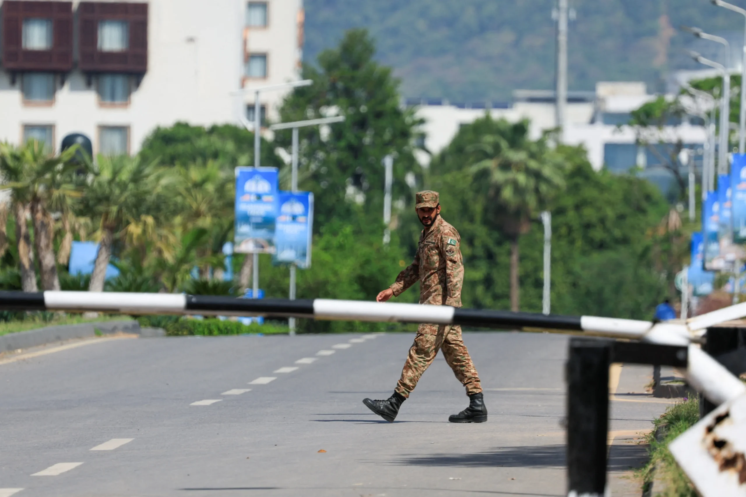 Cessar-fogo Irã, bloqueio Estreito de Ormuz, negociações EUA Irã, J.D. Vance, Shehbaz Sharif