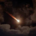 Míssil sendo lançado, gastos militares, conflito Irã EUA