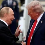 Foto de Donald Trump e Vladimir Putin apertando as mãos em cúpula do G20