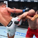 Lutador Paulo Borrachinha comemorando vitória por nocaute no UFC 327 contra Azamat Murzakanov