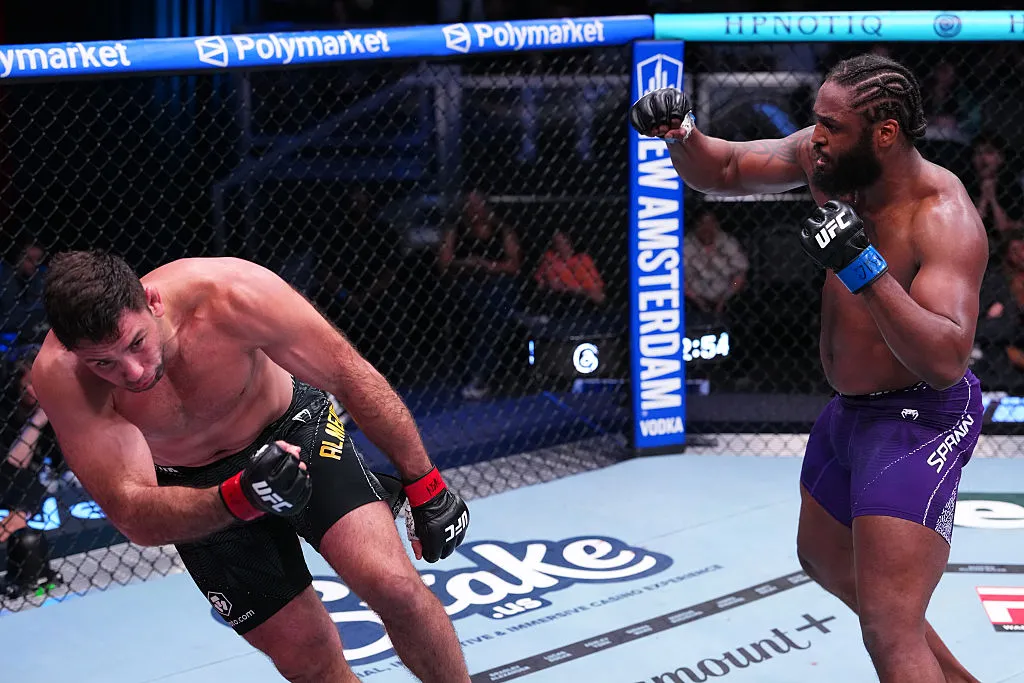 Ryan Spann nocauteando Marcus Buchecha no UFC Las Vegas