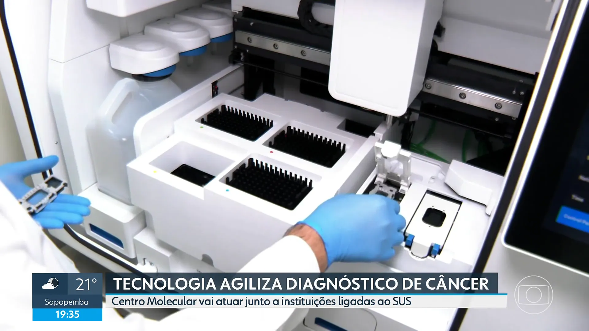 Laboratório de diagnóstico molecular de câncer da Unifesp com robô e cientistas
