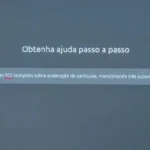 Jovens universitários utilizando inteligência artificial para fins acadêmicos em ambiente de estudo moderno