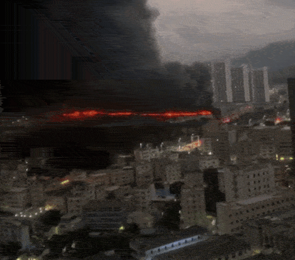 Fumaça preta de incêndio atinge estacionamento da BYD em Shenzhen, China