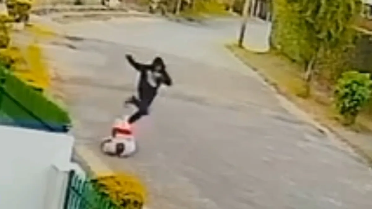 Assalto violento em Teresópolis, RJ, com roubo de celular flagrado por câmeras