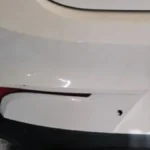 Carro de motorista de aplicativo atingido por tiros na Avenida Brasil