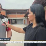 Paisagem do Sul de Minas ao amanhecer, com montanhas, plantações de café e uma cidade ao fundo, simbolizando as notícias matinais e a vida regional.