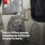 Pessoas caminhando em rua movimentada de Salvador, Bahia, com prédios históricos ao fundo, representando as notícias diárias da região.