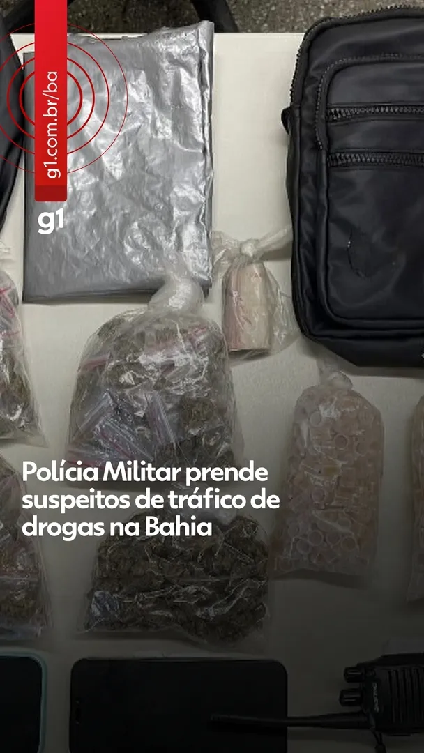 Pessoas caminhando em rua movimentada de Salvador, Bahia, com prédios históricos ao fundo, representando as notícias diárias da região.