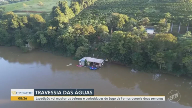 Nadadores na Travessia das Águas em Furnas, Lago de Furnas, Minas Gerais