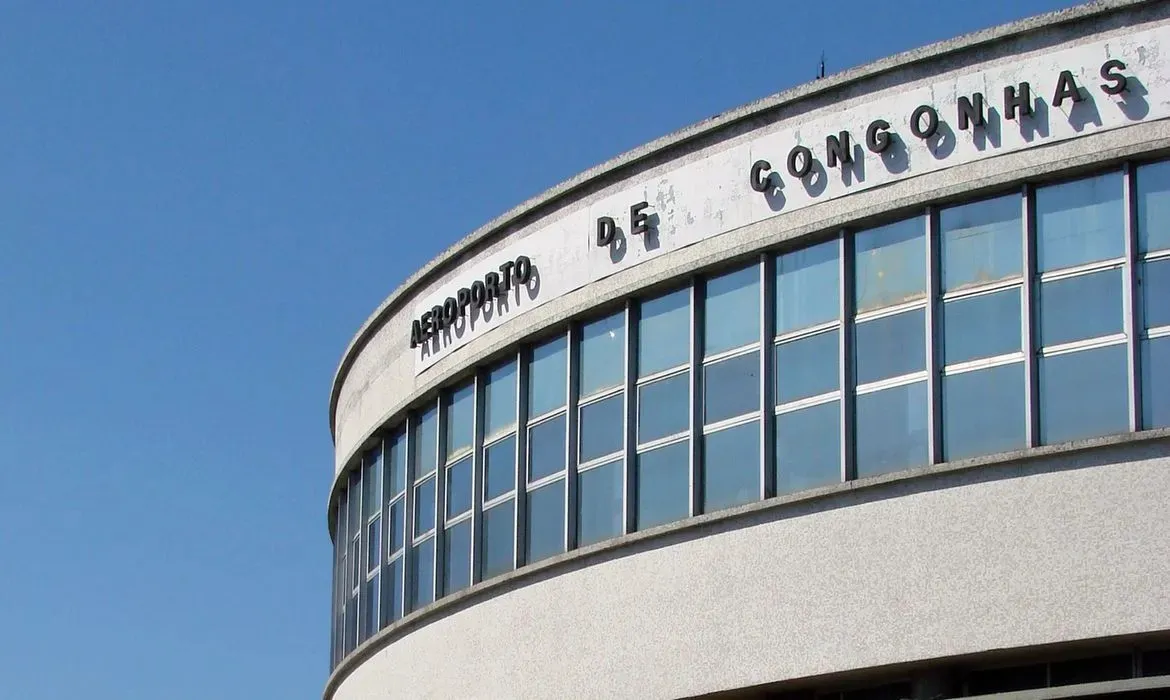 Fachada Aeroporto Congonhas, São Paulo, entrada principal, arquitetura moderna