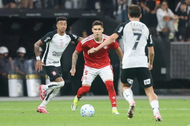 Rodrigo Villagra, jogador do Inter, em campo