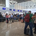 Torre de controle de tráfego aéreo SP em Viracopos com aviões