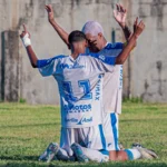 Jogadores do Vitória-ES comemorando gol em partida do Capixaba Sub-20