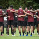 Jogadores do Vitória em partida fora de casa pela Copa do Brasil