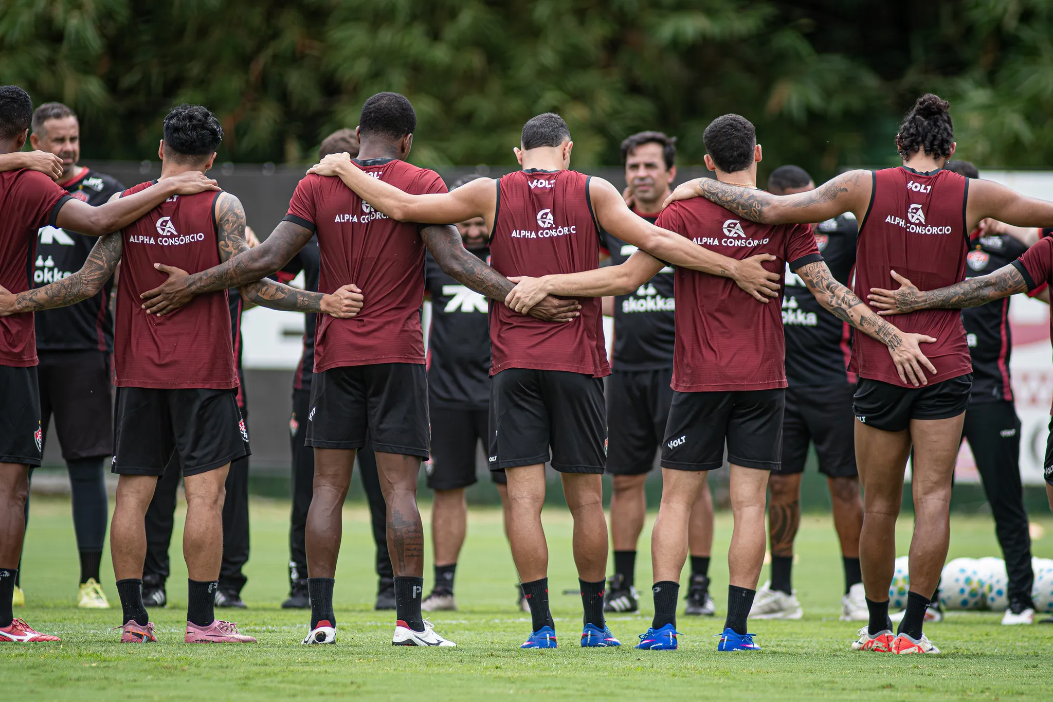 Jogadores do Vitória em partida fora de casa pela Copa do Brasil